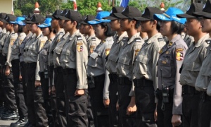 Frmale Indonesian police recruits stand in line